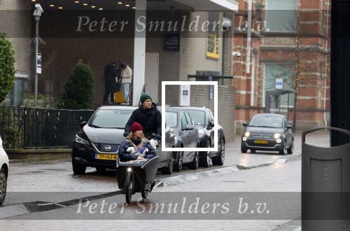 Amsterdam 3 februari 2022
Christian Poulsen met zijn vrouw Julie-Marie BjÃ¸rnshÃ¸j in bakfiets in Amsterdam zuid.
