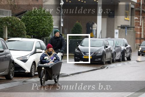Amsterdam 3 februari 2022
Christian Poulsen met zijn vrouw Julie-Marie BjÃ¸rnshÃ¸j in bakfiets in Amsterdam zuid.