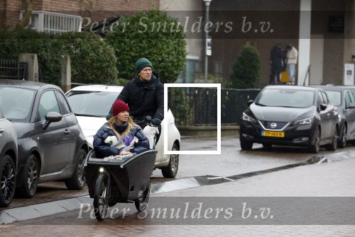 Amsterdam 3 februari 2022
Christian Poulsen met zijn vrouw Julie-Marie BjÃ¸rnshÃ¸j in bakfiets in Amsterdam zuid.