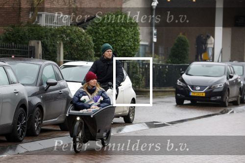 Amsterdam 3 februari 2022
Christian Poulsen met zijn vrouw Julie-Marie BjÃ¸rnshÃ¸j in bakfiets in Amsterdam zuid.