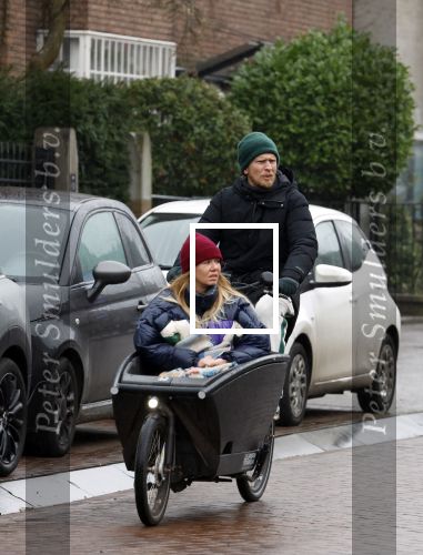 Amsterdam 3 februari 2022
Christian Poulsen met zijn vrouw Julie-Marie BjÃ¸rnshÃ¸j in bakfiets in Amsterdam zuid.