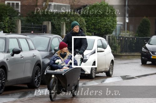 Amsterdam 3 februari 2022
Christian Poulsen met zijn vrouw Julie-Marie BjÃ¸rnshÃ¸j in bakfiets in Amsterdam zuid.