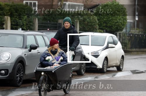 Amsterdam 3 februari 2022
Christian Poulsen met zijn vrouw Julie-Marie BjÃ¸rnshÃ¸j in bakfiets in Amsterdam zuid.