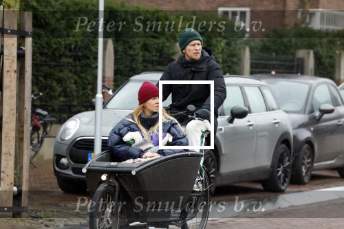 Amsterdam 3 februari 2022
Christian Poulsen met zijn vrouw Julie-Marie BjÃ¸rnshÃ¸j in bakfiets in Amsterdam zuid.