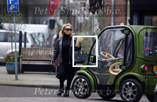 Amsterdam 25 januari 2022
Connie Witteman met haar biro karretje in Amsterdam zuid