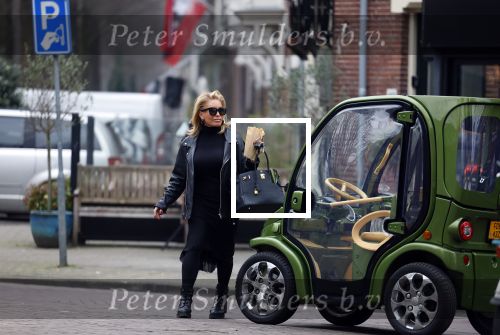 Amsterdam 25 januari 2022
Connie Witteman met haar biro karretje in Amsterdam zuid