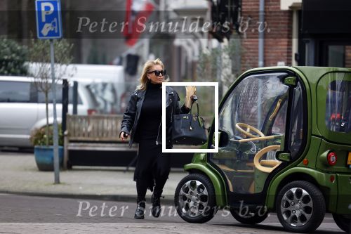 Amsterdam 25 januari 2022
Connie Witteman met haar biro karretje in Amsterdam zuid