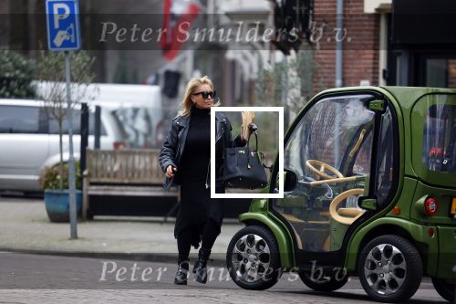 Amsterdam 25 januari 2022
Connie Witteman met haar biro karretje in Amsterdam zuid