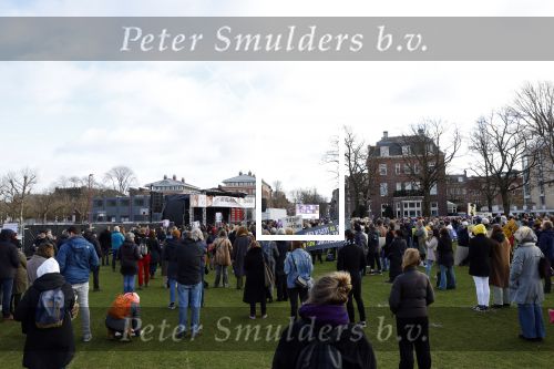 Amsterdam 29 januari 2022
Demonstratie tegen seksueel geweld op het museumplein. Karin Bloemen presenteert het .