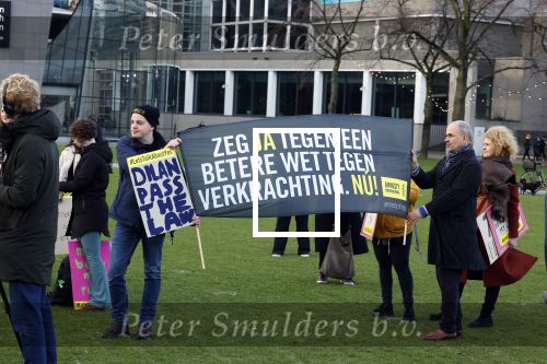 Amsterdam 29 januari 2022
Demonstratie tegen seksueel geweld op het museumplein. Karin Bloemen presenteert het .