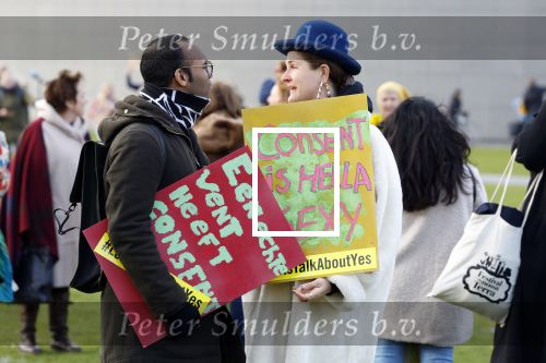 Amsterdam 29 januari 2022
Demonstratie tegen seksueel geweld op het museumplein. Karin Bloemen presenteert het .
