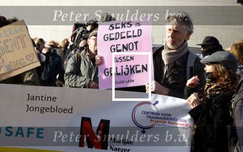 Amsterdam 29 januari 2022
Demonstratie tegen seksueel geweld op het museumplein. Karin Bloemen presenteert het .