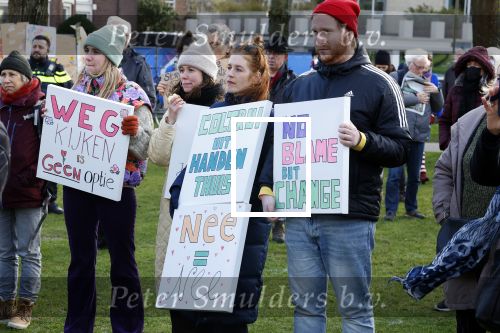 Amsterdam 29 januari 2022
Demonstratie tegen seksueel geweld op het museumplein. Karin Bloemen presenteert het .