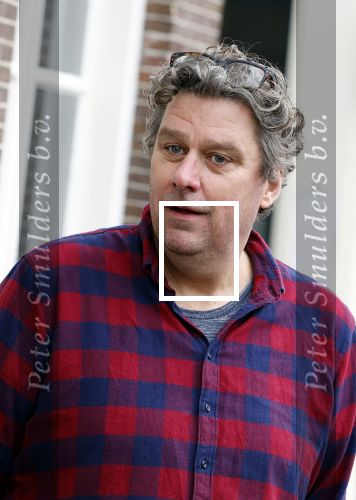 Amsterdam 19 januari 2022
Cabaretiers Bert Visscher en Jochem Myer tijdens de landelijke protestactie Kapsalon Theater in de Kleine Komedie. De cultuursector komt in actie tegen de coronamaatregelen. Tientallen theaters in heel Nederland  zijn omgebouwd tot een kapsalon. Diederik Ebbinge