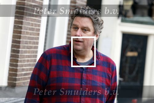 Amsterdam 19 januari 2022
Cabaretiers Bert Visscher en Jochem Myer tijdens de landelijke protestactie Kapsalon Theater in de Kleine Komedie. De cultuursector komt in actie tegen de coronamaatregelen. Tientallen theaters in heel Nederland  zijn omgebouwd tot een kapsalon. Diederik Ebbinge