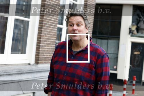 Amsterdam 19 januari 2022
Cabaretiers Bert Visscher en Jochem Myer tijdens de landelijke protestactie Kapsalon Theater in de Kleine Komedie. De cultuursector komt in actie tegen de coronamaatregelen. Tientallen theaters in heel Nederland  zijn omgebouwd tot een kapsalon. Diederik Ebbinge