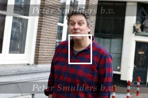 Amsterdam 19 januari 2022
Cabaretiers Bert Visscher en Jochem Myer tijdens de landelijke protestactie Kapsalon Theater in de Kleine Komedie. De cultuursector komt in actie tegen de coronamaatregelen. Tientallen theaters in heel Nederland  zijn omgebouwd tot een kapsalon. Diederik Ebbinge