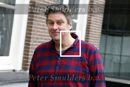 Amsterdam 19 januari 2022
Cabaretiers Bert Visscher en Jochem Myer tijdens de landelijke protestactie Kapsalon Theater in de Kleine Komedie. De cultuursector komt in actie tegen de coronamaatregelen. Tientallen theaters in heel Nederland  zijn omgebouwd tot een kapsalon. Diederik Ebbinge