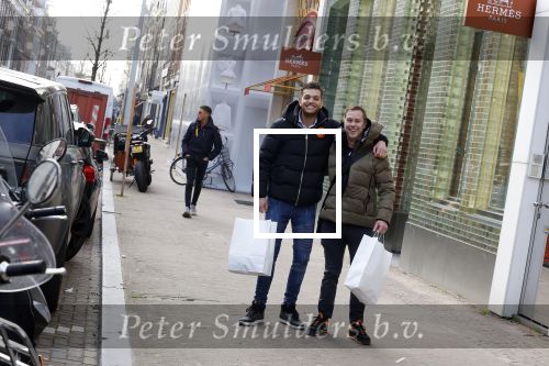 Amsterdam 2 februari 2022
Chahid Charrak ( Dutch performante) met zijn compagnon Eelco Kalsbeek op de pc hooftstraat