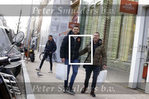 Amsterdam 2 februari 2022
Chahid Charrak ( Dutch performante) met zijn compagnon Eelco Kalsbeek op de pc hooftstraat