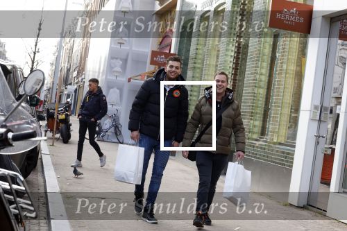 Amsterdam 2 februari 2022
Chahid Charrak ( Dutch performante) met zijn compagnon Eelco Kalsbeek op de pc hooftstraat