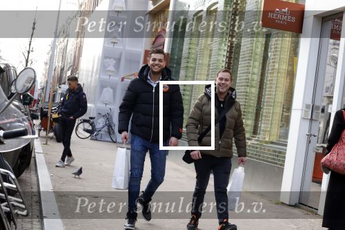 Amsterdam 2 februari 2022
Chahid Charrak ( Dutch performante) met zijn compagnon Eelco Kalsbeek op de pc hooftstraat