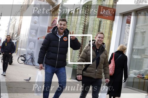 Amsterdam 2 februari 2022
Chahid Charrak ( Dutch performante) met zijn compagnon Eelco Kalsbeek op de pc hooftstraat