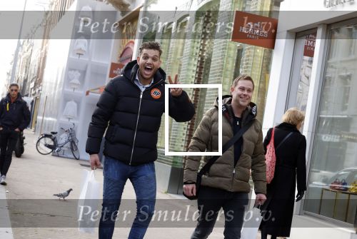 Amsterdam 2 februari 2022
Chahid Charrak ( Dutch performante) met zijn compagnon Eelco Kalsbeek op de pc hooftstraat