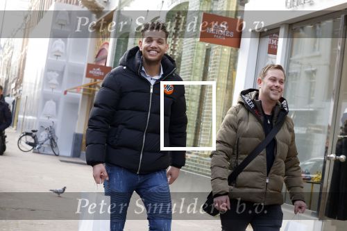 Amsterdam 2 februari 2022
Chahid Charrak ( Dutch performante) met zijn compagnon Eelco Kalsbeek op de pc hooftstraat