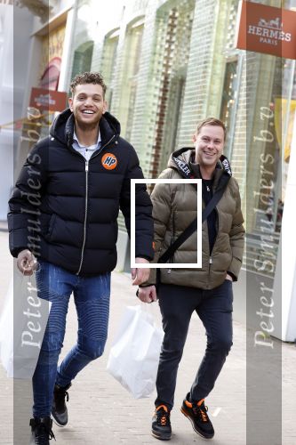 Amsterdam 2 februari 2022
Chahid Charrak ( Dutch performante) met zijn compagnon Eelco Kalsbeek op de pc hooftstraat