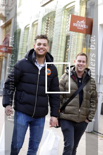 Amsterdam 2 februari 2022
Chahid Charrak ( Dutch performante) met zijn compagnon Eelco Kalsbeek op de pc hooftstraat