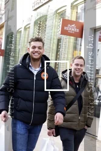 Amsterdam 2 februari 2022
Chahid Charrak ( Dutch performante) met zijn compagnon Eelco Kalsbeek op de pc hooftstraat