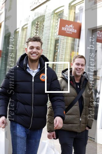 Amsterdam 2 februari 2022
Chahid Charrak ( Dutch performante) met zijn compagnon Eelco Kalsbeek op de pc hooftstraat