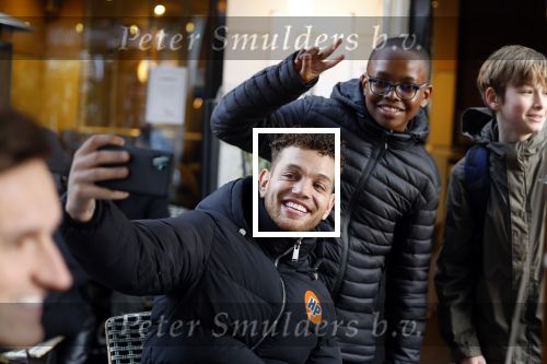 Amsterdam 2 februari 2022
Chahid Charrak ( Dutch performante) met zijn compagnon Eelco Kalsbeek op de pc hooftstraat