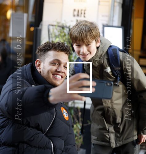 Amsterdam 2 februari 2022
Chahid Charrak ( Dutch performante) met zijn compagnon Eelco Kalsbeek op de pc hooftstraat