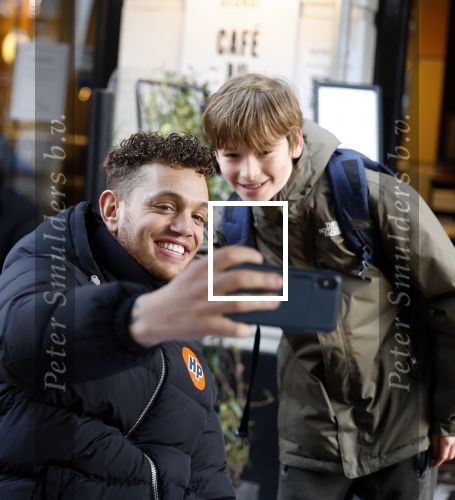 Amsterdam 2 februari 2022
Chahid Charrak ( Dutch performante) met zijn compagnon Eelco Kalsbeek op de pc hooftstraat