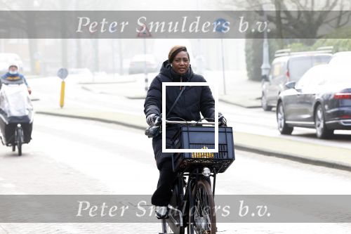 Amsterdam 12 januari 2022
Edsilia Rombley  op de fiets in Amsterdam zuid.
