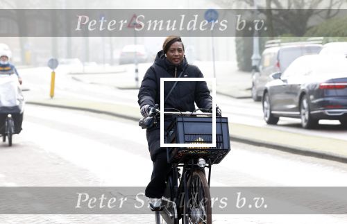 Amsterdam 12 januari 2022
Edsilia Rombley  op de fiets in Amsterdam zuid.