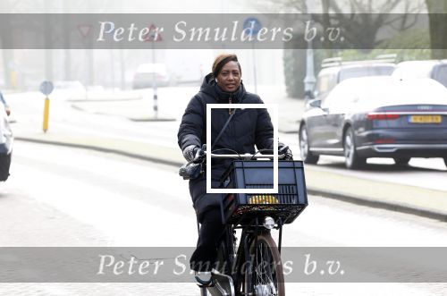 Amsterdam 12 januari 2022
Edsilia Rombley  op de fiets in Amsterdam zuid.