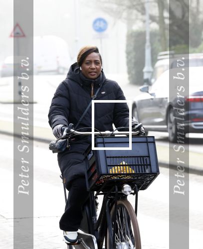 Amsterdam 12 januari 2022
Edsilia Rombley  op de fiets in Amsterdam zuid.