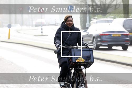 Amsterdam 12 januari 2022
Edsilia Rombley  op de fiets in Amsterdam zuid.