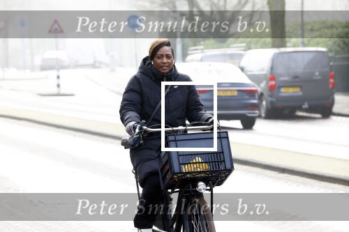 Amsterdam 12 januari 2022
Edsilia Rombley  op de fiets in Amsterdam zuid.