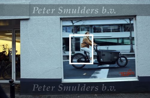 Abcoude 26 januari 2022
Reclame Ellen Hoog in bakfiets bij fietsenwinkel in Abcoude