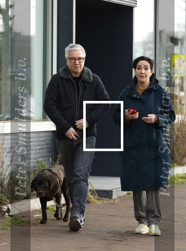 Amsterdam 30 januari 2022
Burgemeester Femke Halsema en haar man Robert Oey wandelend met hun hond in centrum van Amsterdam.