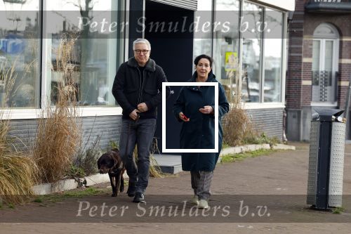 Amsterdam 30 januari 2022
Burgemeester Femke Halsema en haar man Robert Oey wandelend met hun hond in centrum van Amsterdam.