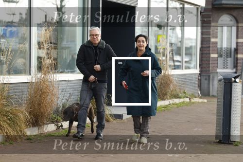 Amsterdam 30 januari 2022
Burgemeester Femke Halsema en haar man Robert Oey wandelend met hun hond in centrum van Amsterdam.
