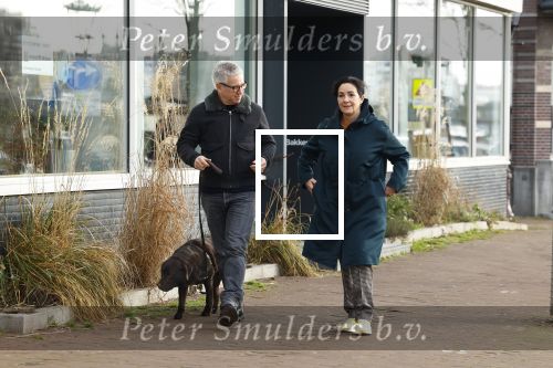 Amsterdam 30 januari 2022
Burgemeester Femke Halsema en haar man Robert Oey wandelend met hun hond in centrum van Amsterdam.