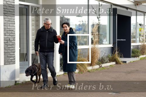 Amsterdam 30 januari 2022
Burgemeester Femke Halsema en haar man Robert Oey wandelend met hun hond in centrum van Amsterdam.