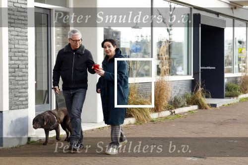 Amsterdam 30 januari 2022
Burgemeester Femke Halsema en haar man Robert Oey wandelend met hun hond in centrum van Amsterdam.