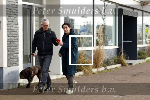 Amsterdam 30 januari 2022
Burgemeester Femke Halsema en haar man Robert Oey wandelend met hun hond in centrum van Amsterdam.